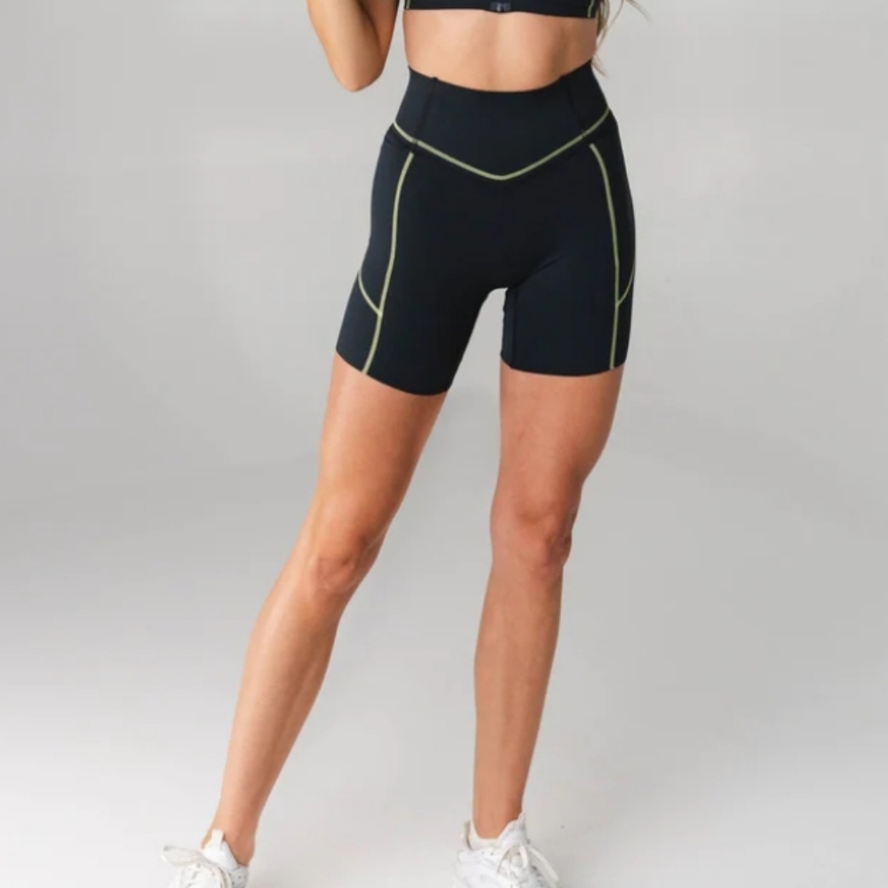 Vitality Activate Volley Short / Midnight Lime Contrast / Small